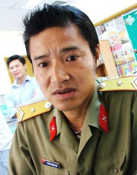 Cựu danh thủ Nguyễn Hồng Sơn sinh ngày 9/10/1970 tại Hà Nội.